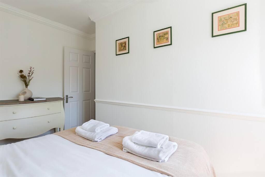 Spacious 3 Bedroom Flat With Terrace ลอนดอน ภายนอก รูปภาพ